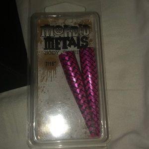 Size 7/16 tapers.